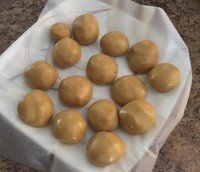 Besan ke laddoo