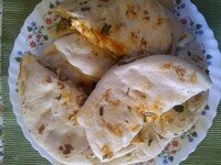 Paneer kulcha (Calories per piece 342)